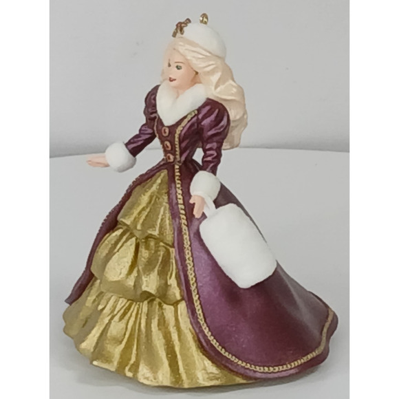 1996 Hallmark Holiday Barbie Collector's Series Ornament - Picture 8 of 8